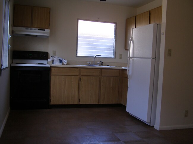 Building Photo - 1748 Huli St