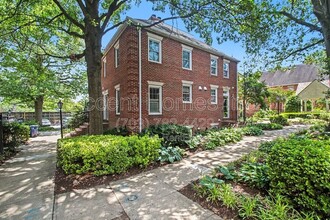 Building Photo - 449 Old Town Ct
