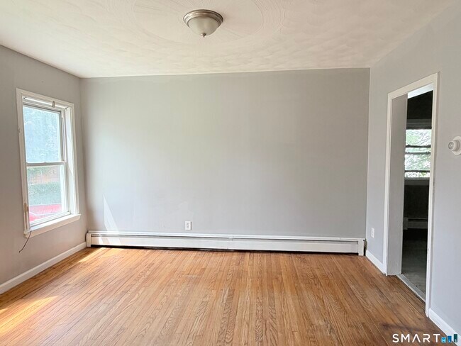 Building Photo - 271 Glen St