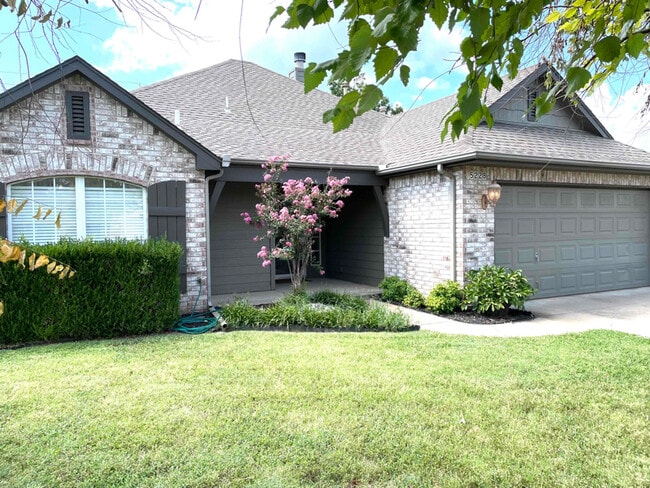 Building Photo - 5228 Redbud Pl