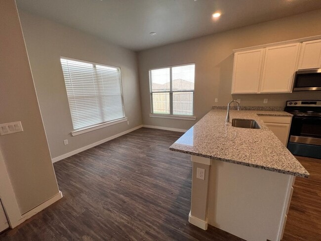 Building Photo - 4 Bedroom Betenbough Home Available Now!
