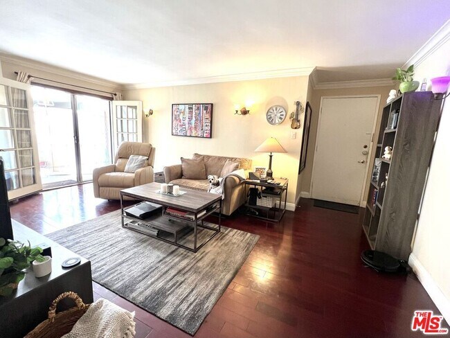 Foto del edificio - 525 N Sycamore Ave