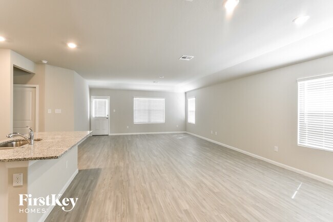Foto del edificio - 6620 Hatchery Way