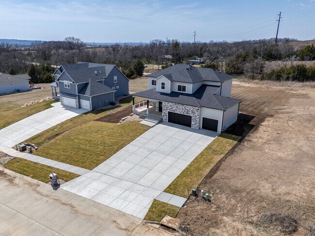 Building Photo - Italian Estates Property Management
