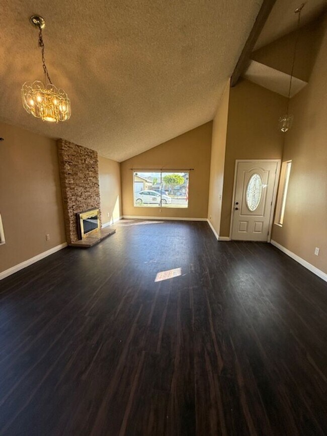 Building Photo - Lovely single story home