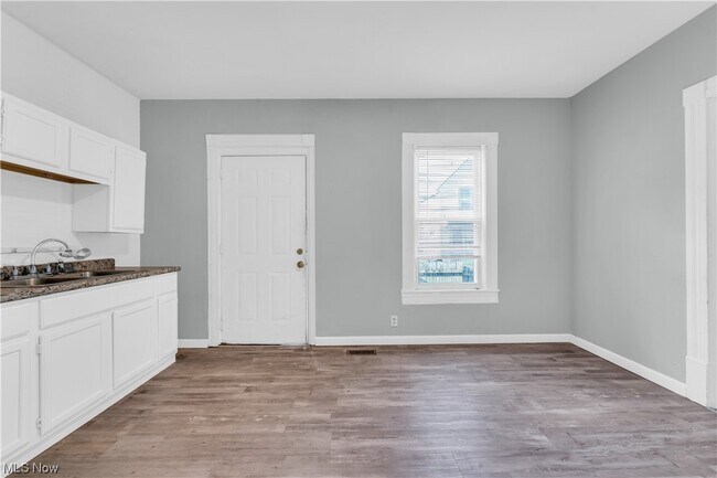 Building Photo - 3721 W 33rd St