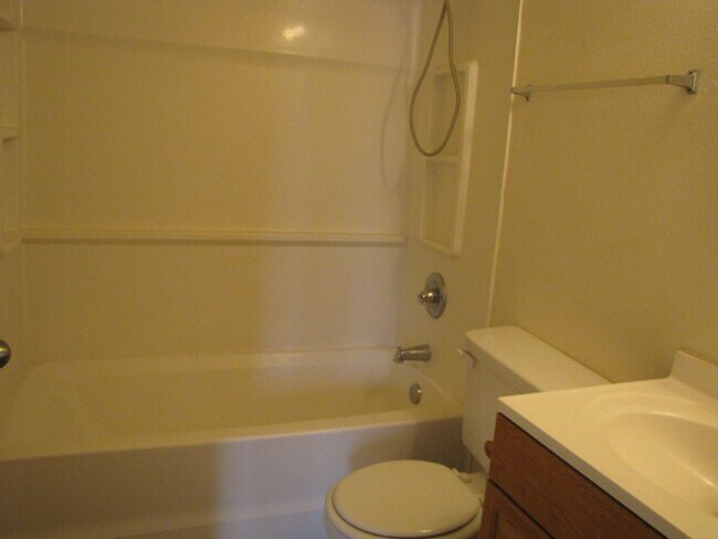 Foto del edificio - 4143-4147 E Desert Pl