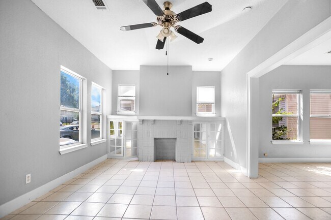 Foto del edificio - Available Now! Charming 2 Bed / 2 Bath Craftsman Home Near Downtown Waco
