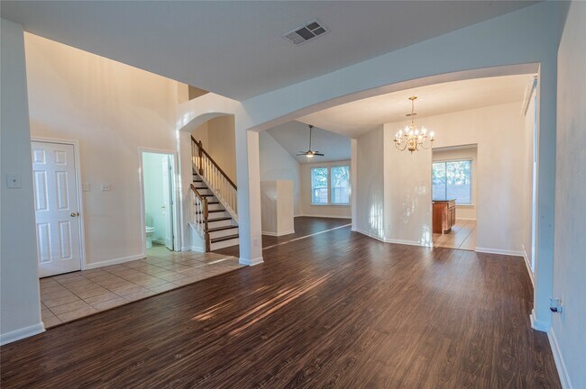 Foto del edificio - 6303 Faulkner Ridge Dr