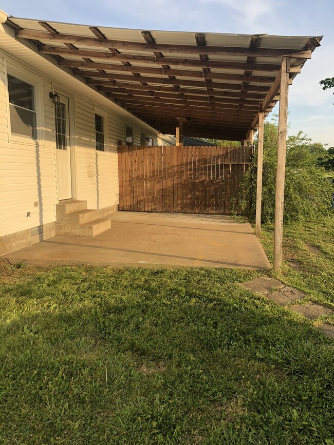 Building Photo - Blackman  Duplex