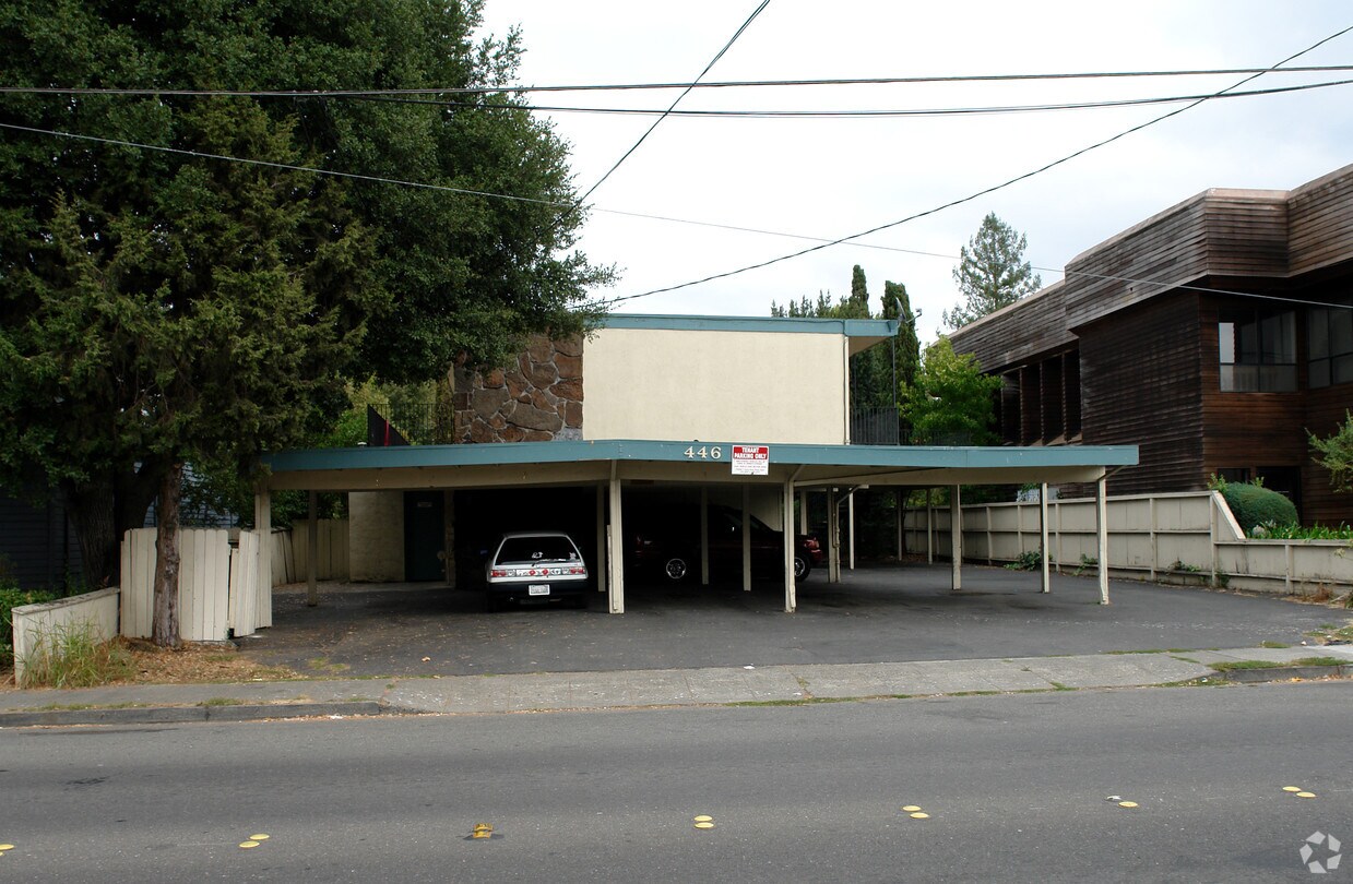 Primary Photo - 446 S E St