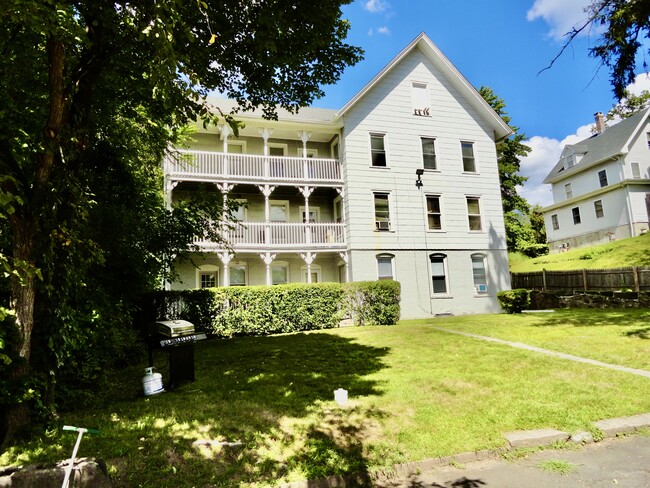 Building Photo - 68 Ingraham St