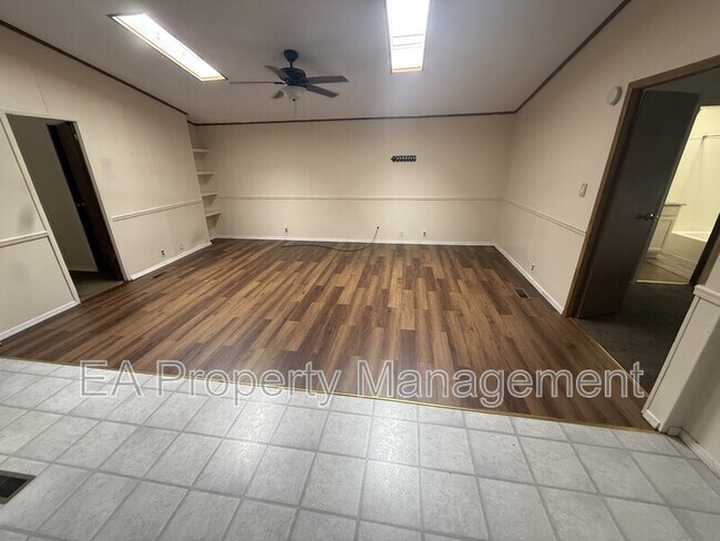 Foto del edificio - 7308 Turtledove Ln NE