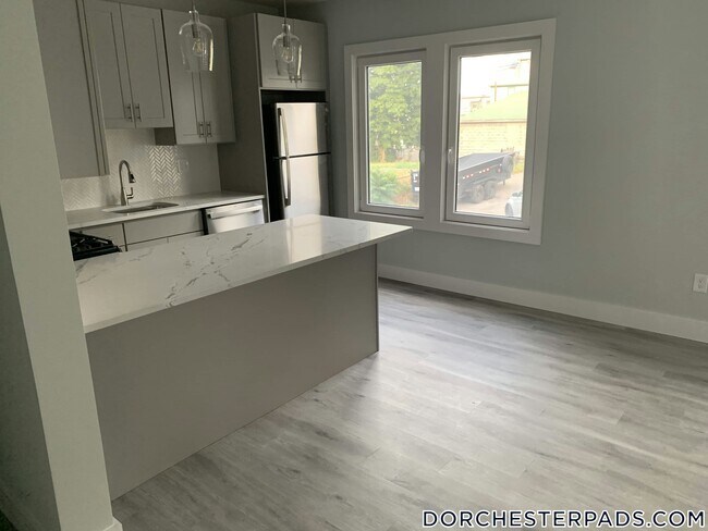 Building Photo - 86 Fayston St