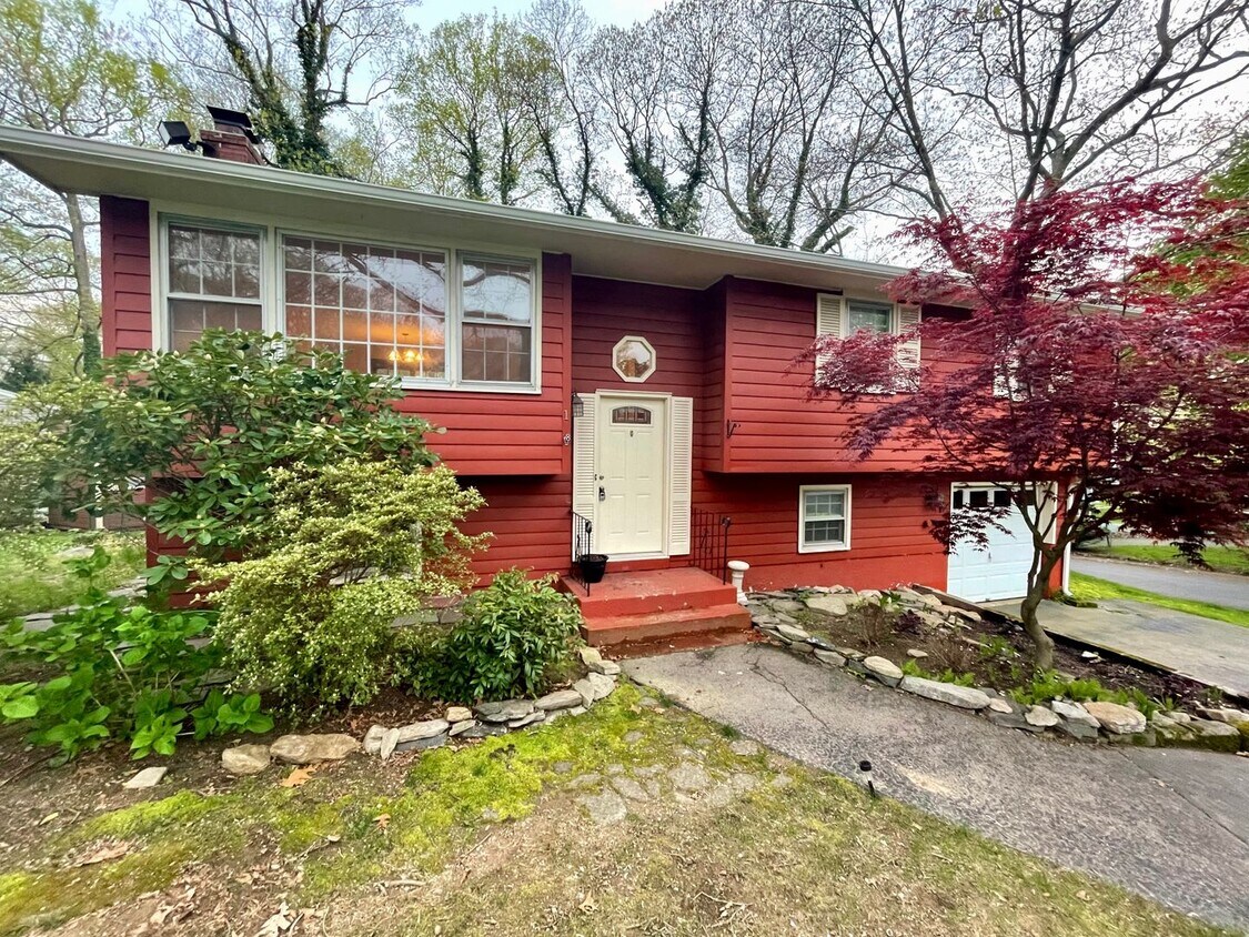 1 Holly Ln, Ledyard, CT 06335 House Rental in Ledyard, CT