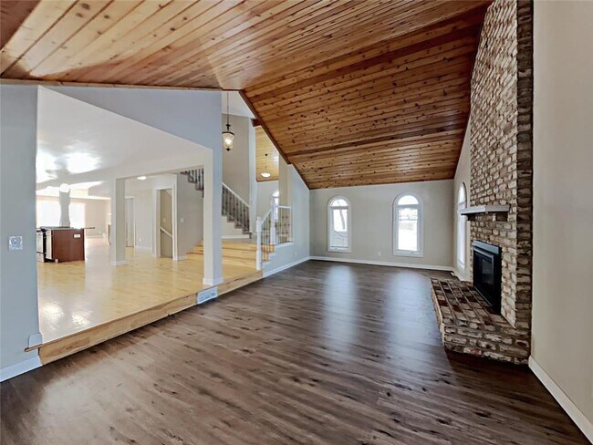 Building Photo - 1009 Hilloway Cir