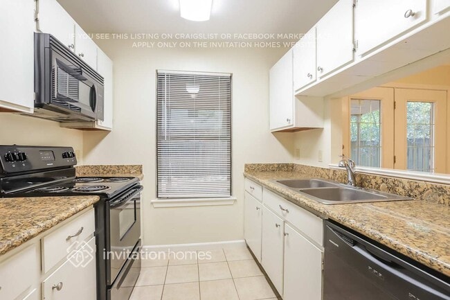 Building Photo - 7 Redberry Ct