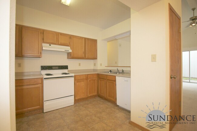 Foto del edificio - Nice 3 Bedroom Home Close to Both Bases