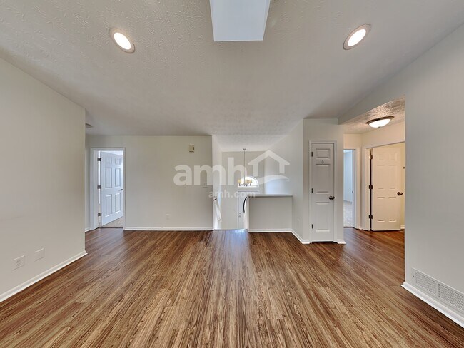 Foto del edificio - 200 Isaac Tharp St