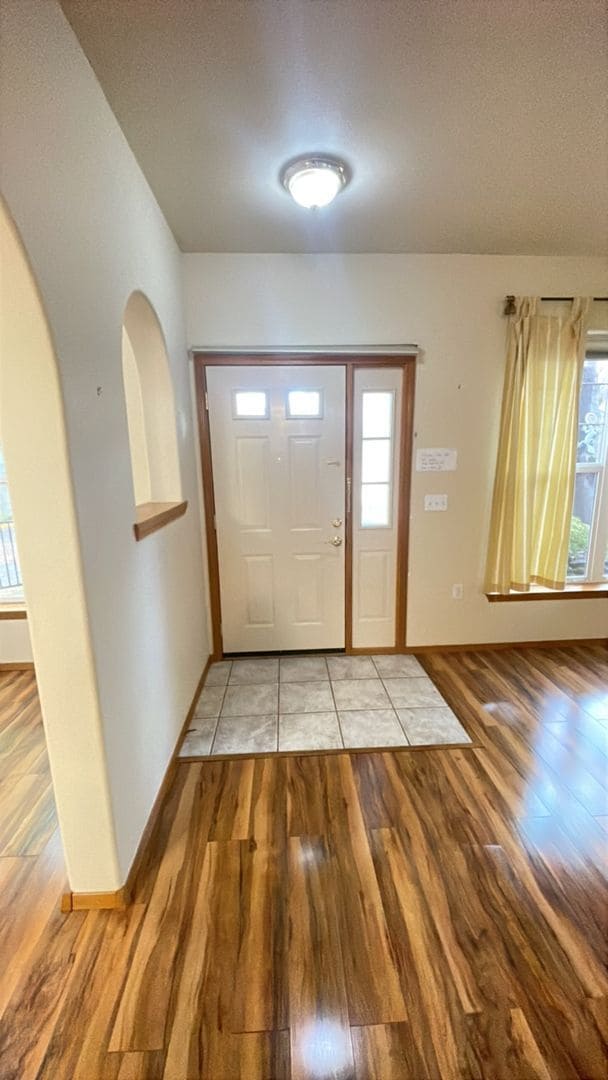 Building Photo - 1 Bedroom +Bonus Room, 1.5 bath Condo in 5...