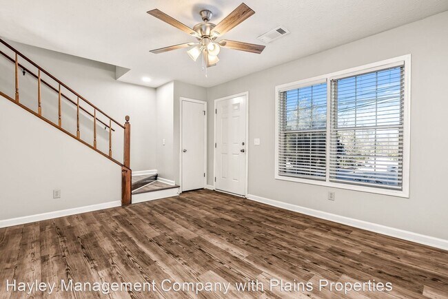 Building Photo - 2 br, 1.5 bath House - 520 E University Dr
