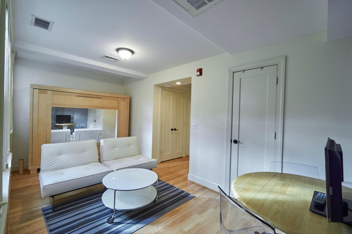 Foto principal - 2902 Porter St NW