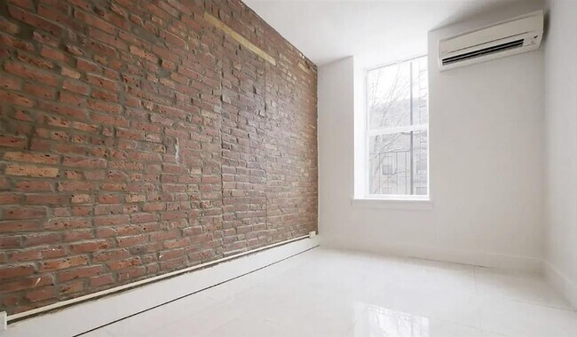 Building Photo - 119 Albany Ave