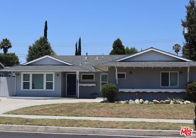Building Photo - 6615 Farralone Ave