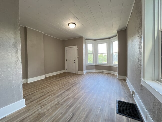 Building Photo - 651 Caledonia Pl