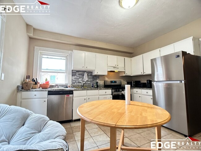 Building Photo - 43 Pratt St