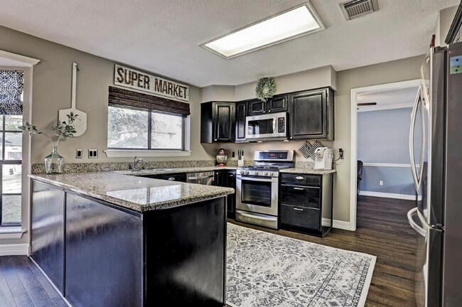 Building Photo - 2018 Spinnaker Dr