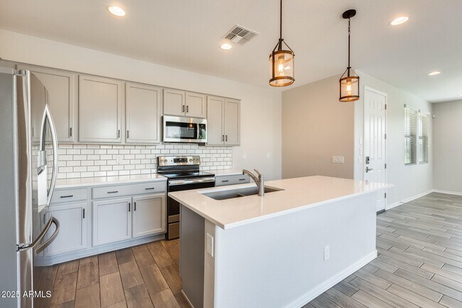 Foto del edificio - 1640 S 82nd Pl