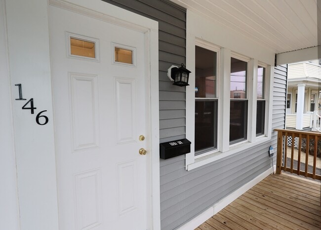 Building Photo - 146 Division St