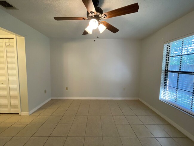 Building Photo - Excellent Deal!