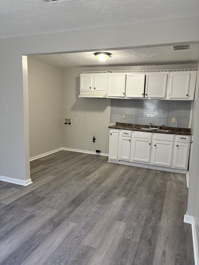 Foto del edificio - 3879 Southmont Dr