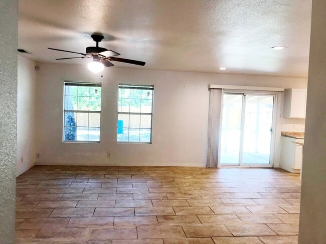 Foto del edificio - 8503 Glen Ct