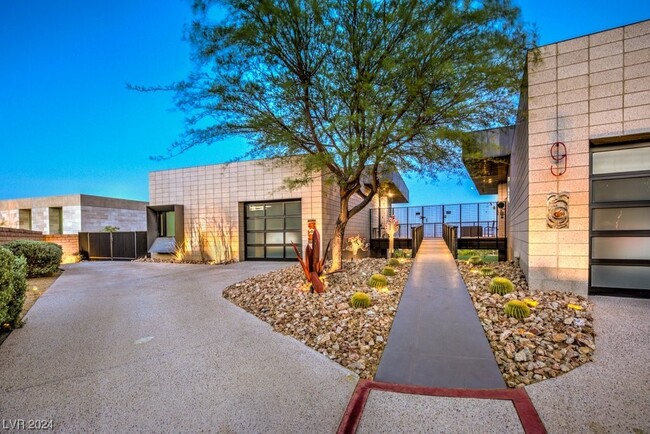 Building Photo - 9 Hawk Ridge Dr