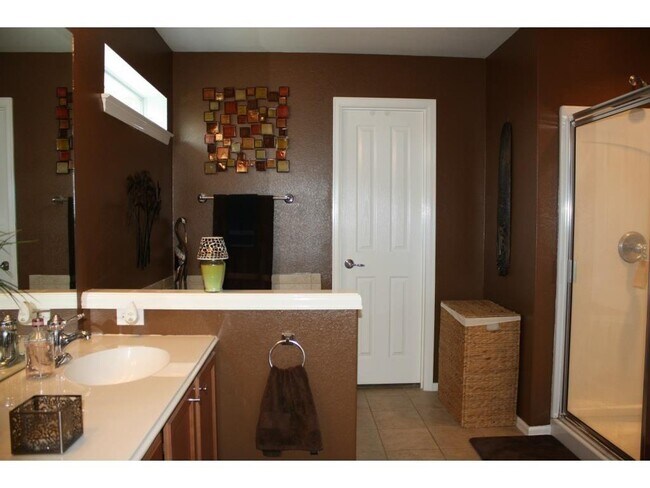 Foto del edificio - 705 Kingfisher Ln
