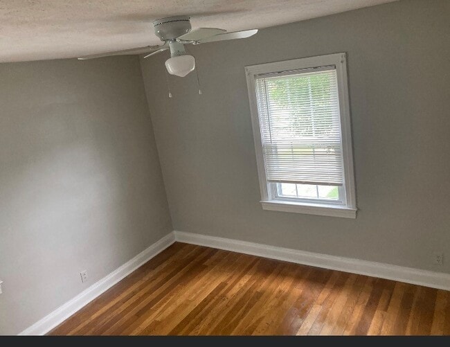 Building Photo - 4705 Bellevue Ave