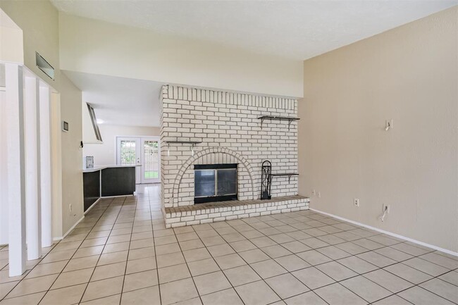Foto del edificio - 6615 Blue Ridge Dr