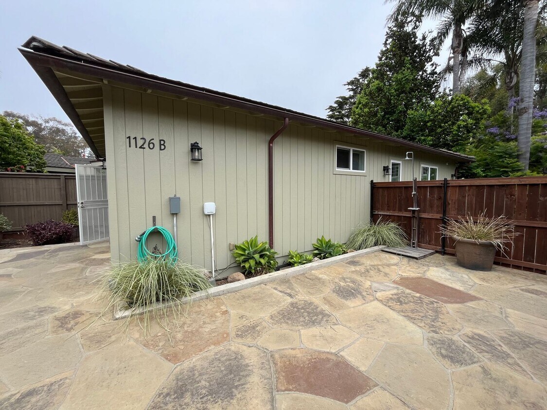 Primary Photo - Beachy Montecito Cottage
