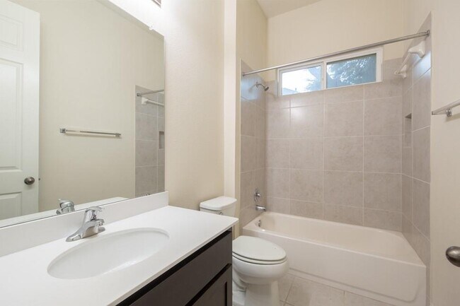 Foto del edificio - 14928 Iveans Way