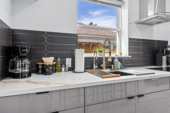 Foto del edificio - 4206 Clay St