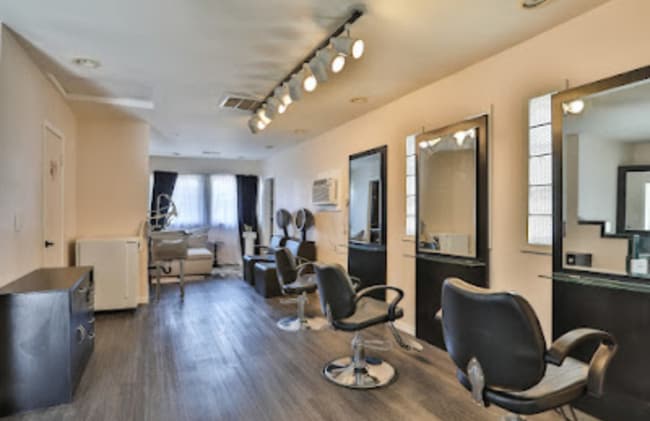 Foto del edificio - 3915.5 Riverside Dr