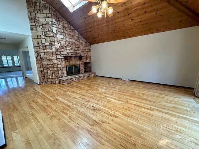 Foto del edificio - Elegant Almaden Valley 4-Bed Home with Spa...