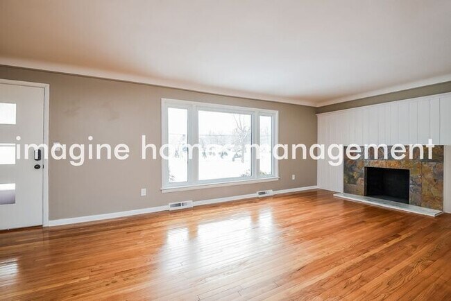 Building Photo - Gorgeous Ranch in Strongsville