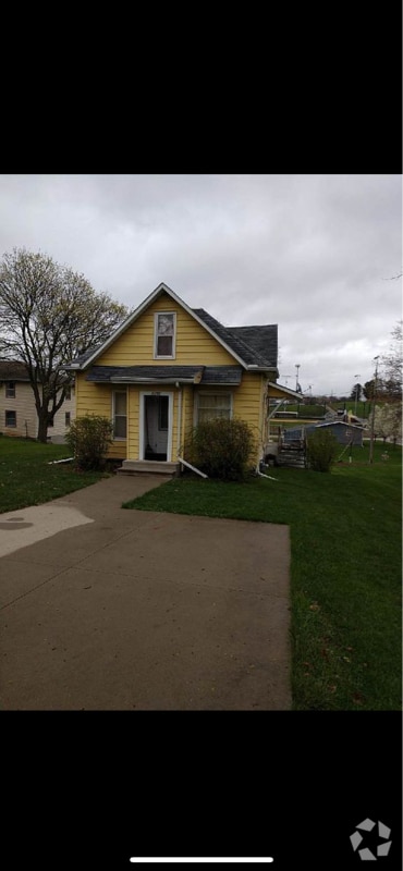 Building Photo - 1206 Elm St