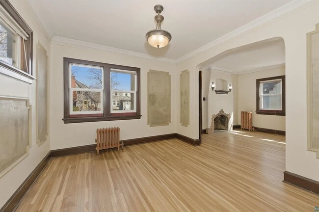Building Photo - 221 Snelling Ave
