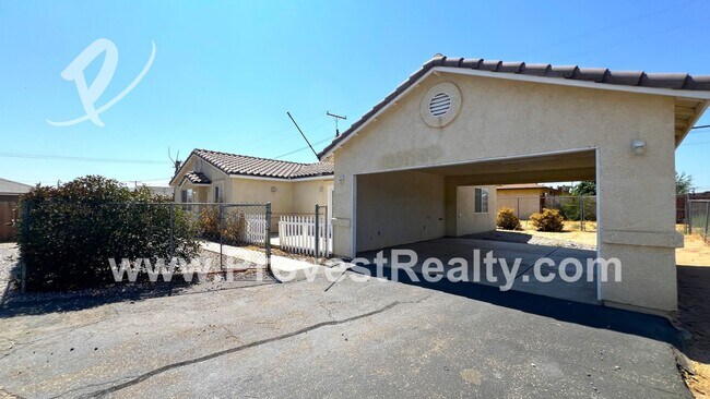 Building Photo - Spruce St 16319* / Spruce Street Investmen...