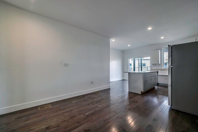 Building Photo - 614 Edmond St